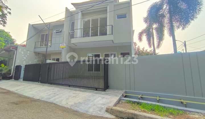 Newly Built House Facing Park in Vmm Serpong