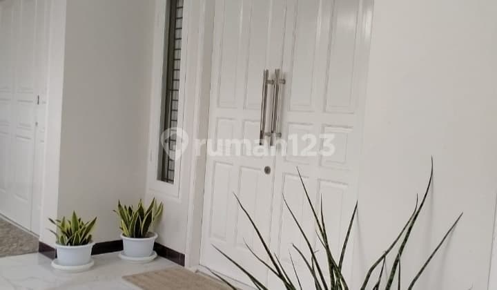 Quick Sale of a Fully Furnished Nice House in Graha Raya