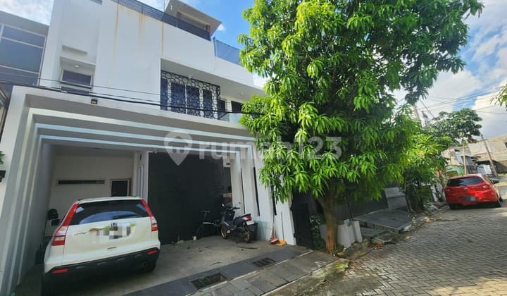 Rumah 3 Lantai Kokoh di Vila Nusa Indah V Bogor