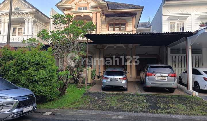 Rumah Luas 2 Lantai Hadap Taman di Kota Wisata