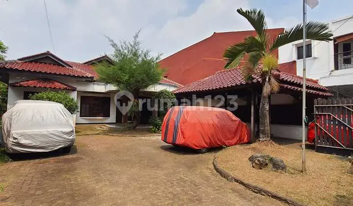 Residence with Very Large Remaining Land in Pasar Rebo