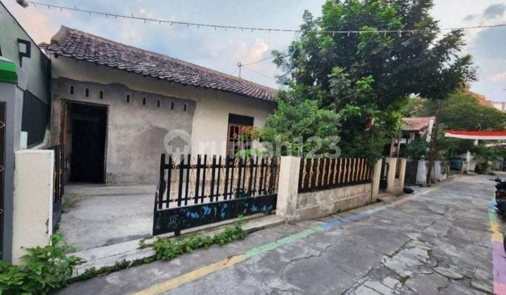 Rumah Butuh Renovasi Tengah Kota Dekat Solosquare Mall Luas 150m