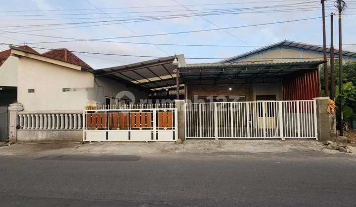 Kost siap huni dekat area sekolah favorit di Banjarsari Surakarta