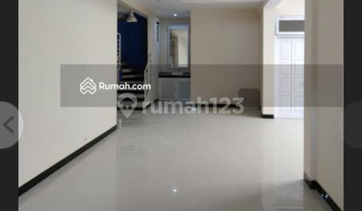 Rumah 2 Lantai Bagus bangunan terawat lokasi manahan