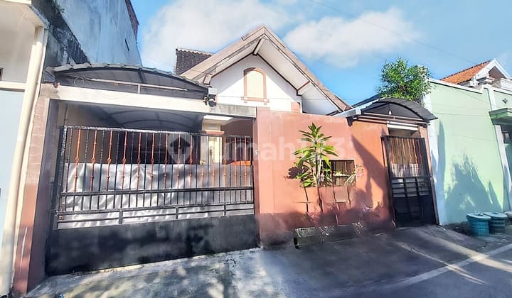 Ready-to-live second home in strategic Banyuanyar Solo, excellent location.