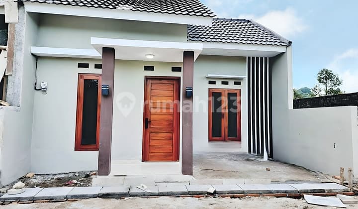 Rumah Baru siAp huni cluster lokasi gedongan colomadu mezanin