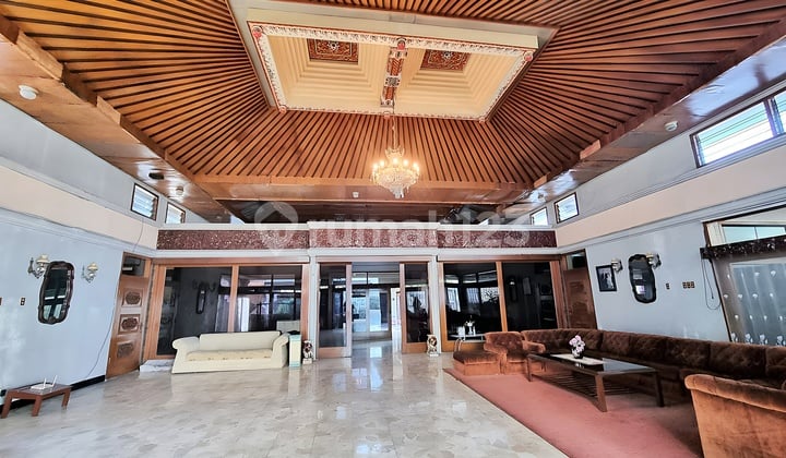 Rumah mewah Jawa Modern Full Jati tengah kota solo strategis
