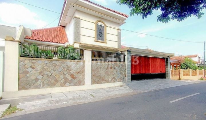 Rumah Mewah furnish Megah lokasi banyuanyar tengah kota solo