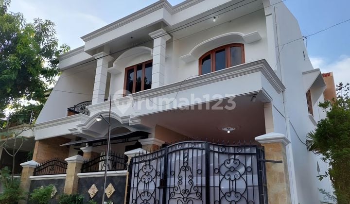 Rumah 2 Lantai Bagus posisi hoek tengah kota solo dekat solosquar