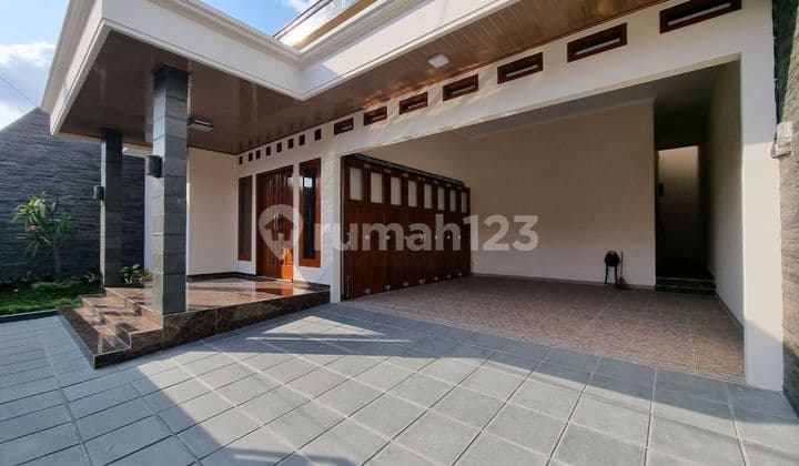 New Luxury SHM House near Manahan Stadium, located in Sumber, Solo.