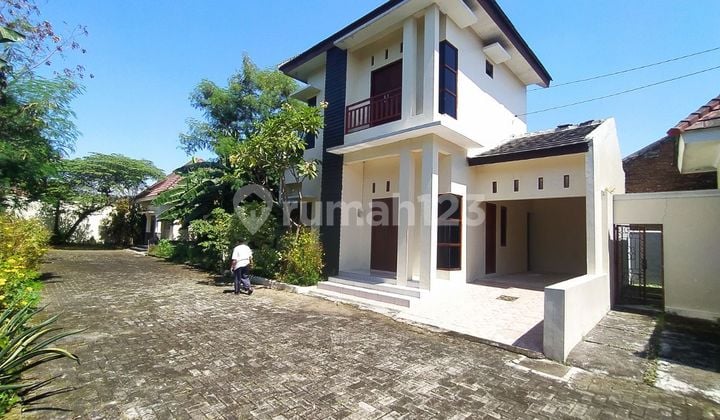 Rumah 2 Lantai Baru hadap Timur cluster tengah kota solo laweyan