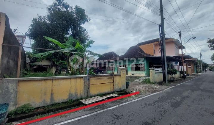 Land 445 m² Freehold Title, Yard, Near Private School in Banyuanyar, Solo.