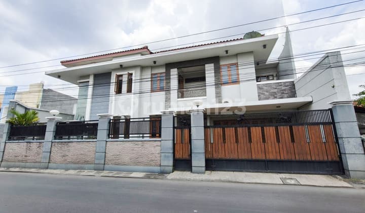 Rumah Bagus Full Furnish 2lantai Dekat Kota Solo Lokasi Baturan