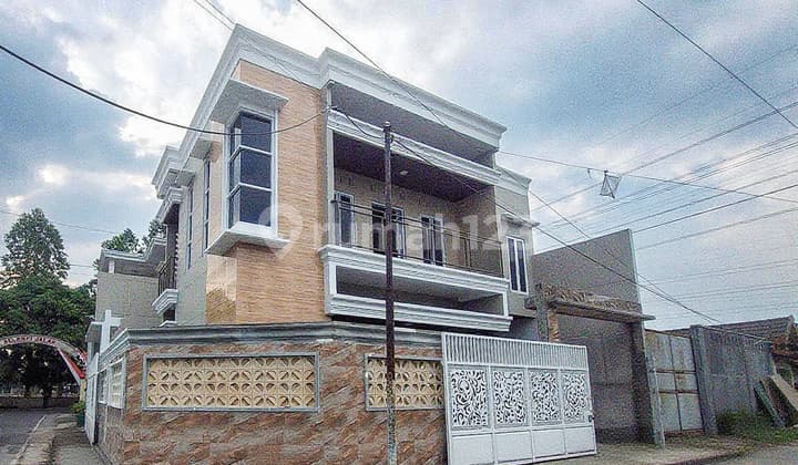 2-Storey Luxury House Ready to Occupy, 2-Frontage in Karangasem Solo Near Ums