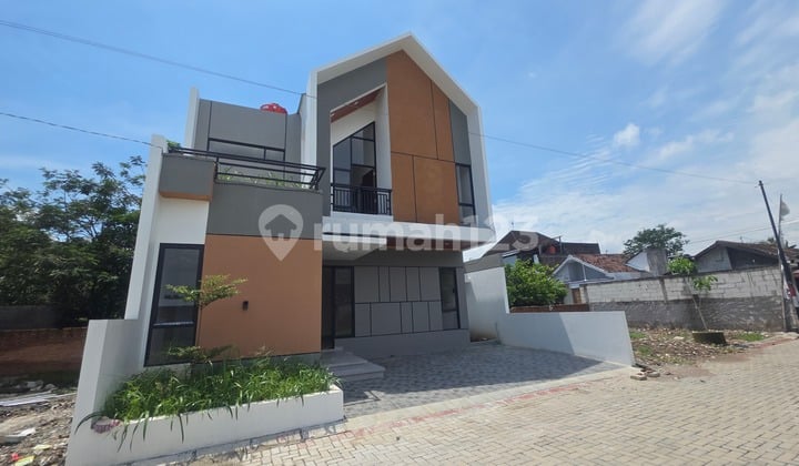 Rumah 2Lantai Kartasura Cluster Tengah Kota Strategis