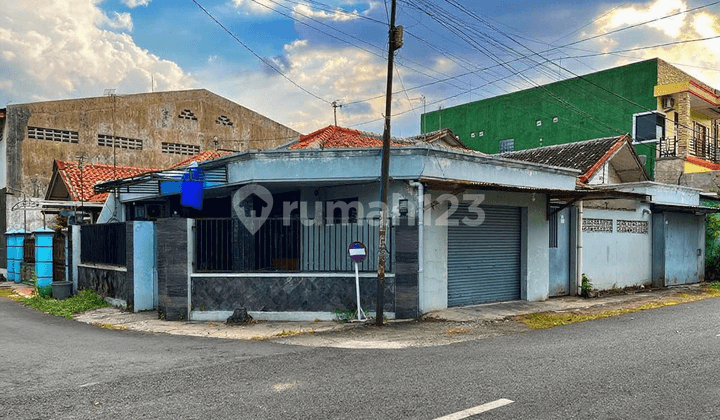 House for Rent, Strategic Location in Banyuanyar, Suitable for Residence