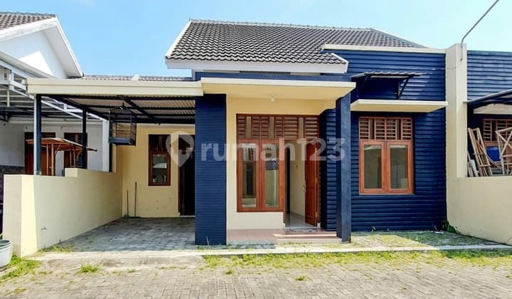 Ready to Occupy, House, 1 Floor, Near Solobaru, In Grogol