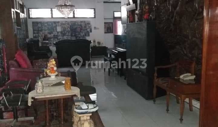 For Sale House on Kesehatan Street, South Petojo