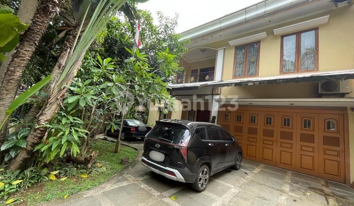 Dijual Rumah Mewah Dekat Jalan Proklamasi, Menteng - Lokasi Prestisius dan Lingkungan Asri