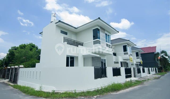 Minimalist 2-Story House Near Sambilegi Market