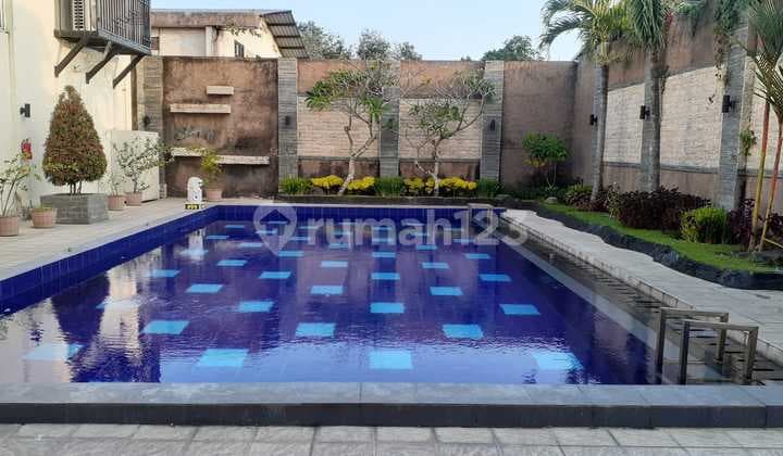 Luxurious Building and Business Space With Private Swimming Pool