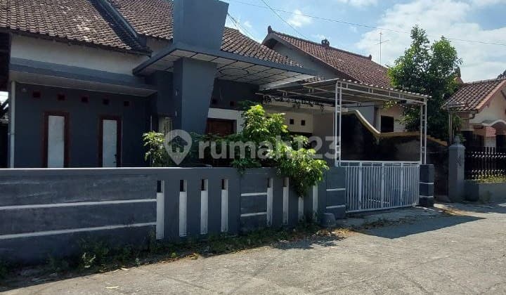 Jual Cepat Rumah Posisi Hook dekat Dealer Mobil Daihatsu, Datsun