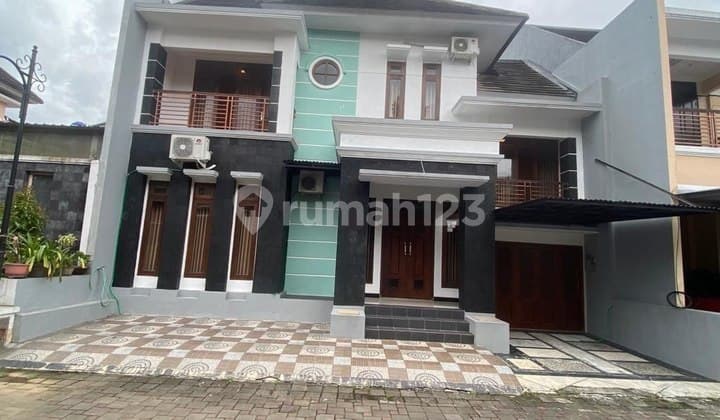Dijual Rumah 2.5 Lantai Full Furnished dlm Perumahan dekat sakola jogja