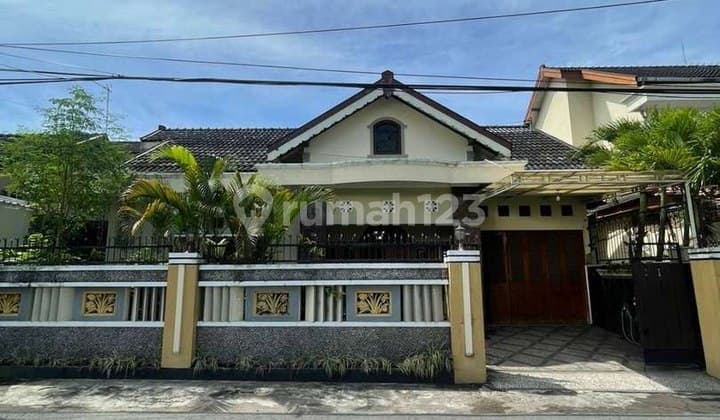 Rumah Tinggal Asri Tepi Jalan Aspal dekat Pasar Induk Giwangan