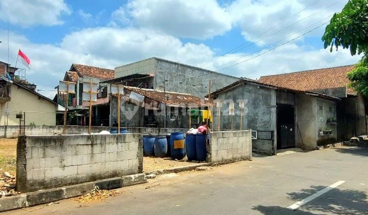 Tanah Tepi Jl. Aspal dekat SMK Muhammadiyah 3 YK