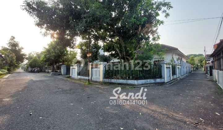 Rumah Hook Luas 557 meter Cocok Hunian Kantor, Jalan Aspal Lebar Timoho Baciro