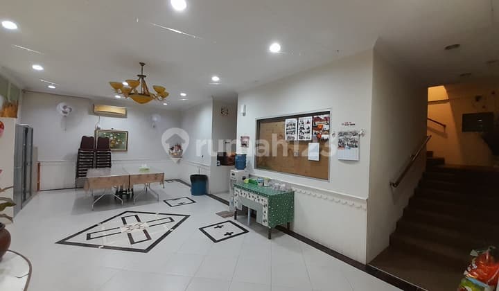 Ruko Di Kokan Permata Blok C25-26, Jl. Boulevard Bukit Gading Raya, Jakarta Utara 14240, Kelapa Gading 300 M² Semi Furnished