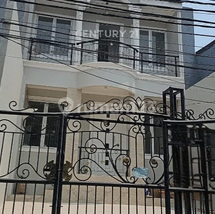 RUMAH BRAND NEW 4KT SIAP HUNI STRATEGIS KELAPA GADING