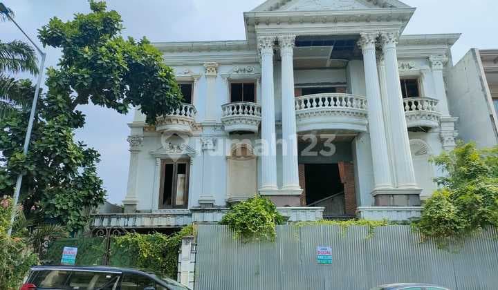 Jual Cepat Rumah Hoek Luas 533M2 Empat Lantai di Bukit Gading Mediterania