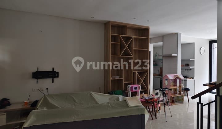 Disewakan Rumah 2 Lantai Green Lake City Furnished