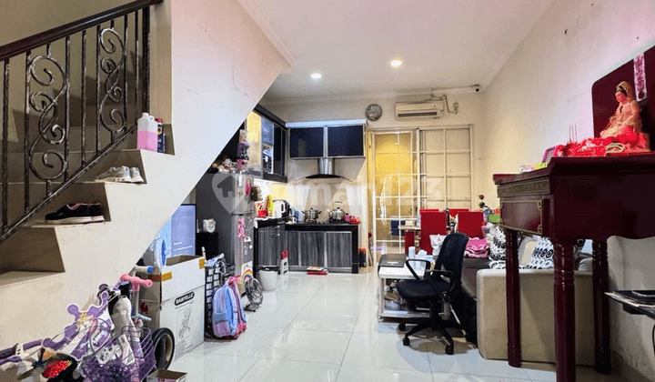 West Europe 4X15 Green Lake City, SHM, Semi Furnished