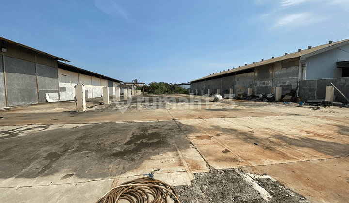 DiSewakan Tanah Kosong Kapuk Kamal Raya, Luas 2376m2, Lokasi Strategis