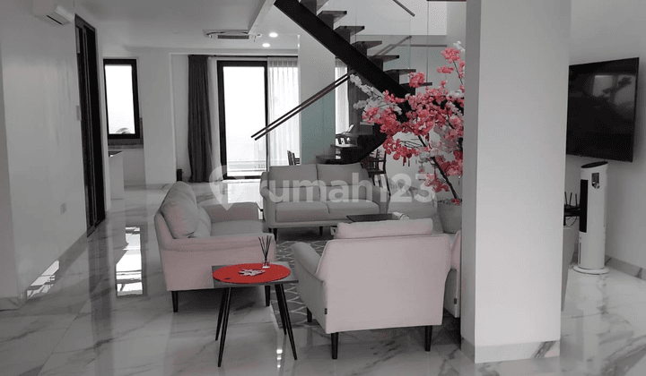 Rumah Mewah Elang Laut Pik 10X30, SHM, 2,5 Lantai, Full Furnished