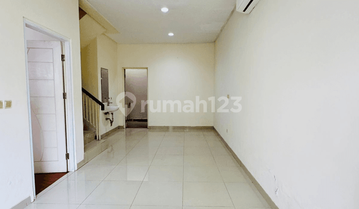 American House 6x15 Green Lake City, SHM, 2 Floors, North Facing