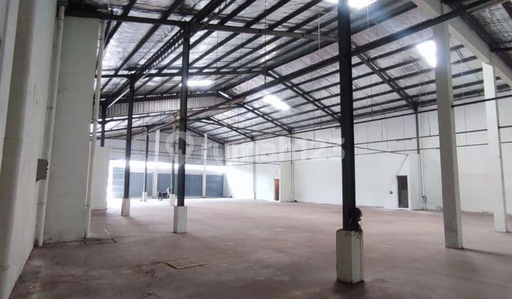 Gudang atau tempat usaha di Jalan Kedungmundu Raya SHM