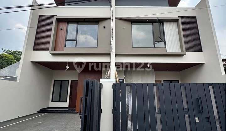 Rumah Brand New Mewah Siap Huni di Rawamangun
