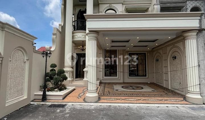 Rumah Mewah 2 Lantai Premium Dalam Perumahan Johar Mansion Unit Pojok A7 Dengan Privat Pool Di Banyuraden Gamping Sleman