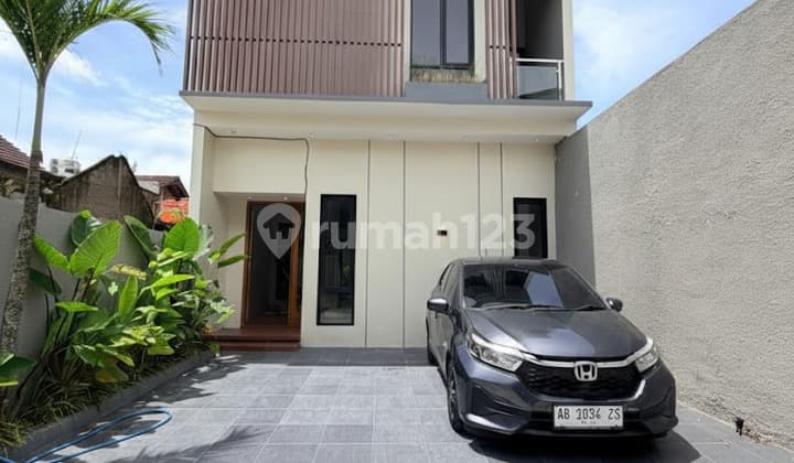 Rumah Mewah Kontemporer 2 Lantai Modern Lokasi Strategis di Wedomartani Ngemplak Sleman Dekat Jogjabay