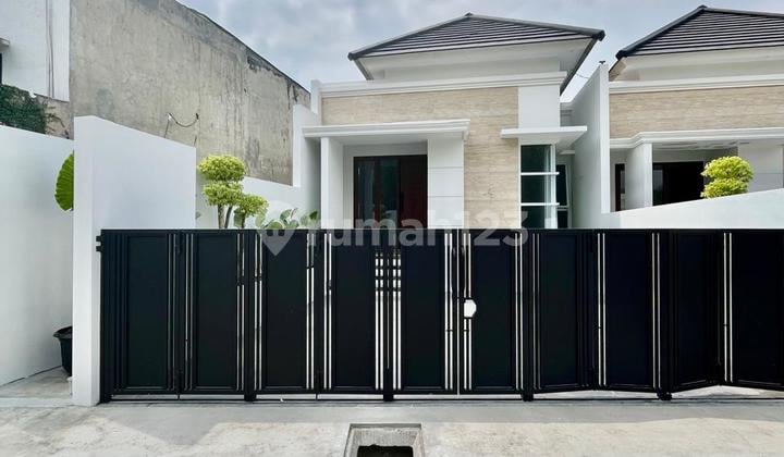Rumah Baru Putih Limasan Modern 4 Unit di Tepi Jalan Aspal Wedomartani Ngemplak Sleman Dekat Budi Mulia Tajem