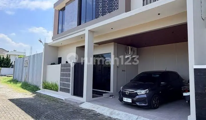 Rumah Mewah Kontemporer Modern 2 Lantai Full Furnished View Sawah di Dalam Perumahan Baturetno Banguntapandekat Tengkleng Hoh Hah dan Jec