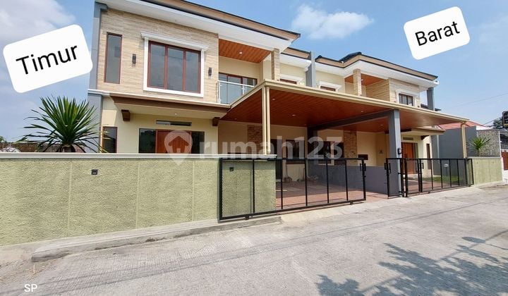 Banting Harga!!! Rumah Baru Mewah 2 Lantai Strategis Banget - 2 Unit Kembar Di Jalan Palagan Km 8 Dekat Hotel Hyatt Dan Kampus Ugm