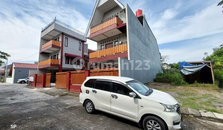 MURAH BANGET! KOST EKLUSIF POTENSIAL 32 KAMAR DAN 4 PAVILIUM FULLY FURNISHED DI JALAN KALIURANG KM 14 DEKAT KAMPUS UII