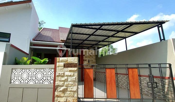 RUMAH BARU CANTIK MENARIK DENGAN TANAH LUAS DI MAGUWPHARJO DEPOK SLEMAN DEKAT RS. HERMINA DAN LOTTEMART