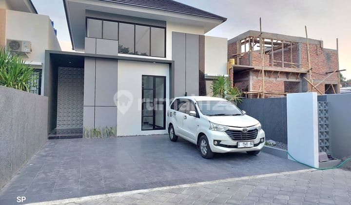 AESTHETIC LUXURY HOUSE WITH HIGH CEILING PREMIUM QUALITY IN A HOUSING ESTATE ON KALIURANG ROAD KM 13 SUKOHARJO NGAGLIK SLEMAN