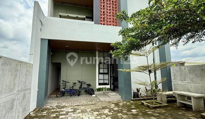 Rumah Mewah Dengan Tanah Luas Dan Kolam Renang Pribadi View Persawahan Di Sidomoyo Godean Sleman Dekat Kampus Unisa Dan Sekolah Al Azhar Gamping Sleman