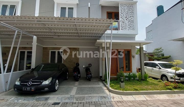 Luxurious 2-Story Hook House Ready to Occupied in One Gate System Housing on Godean Road Km 7 Sidoarum Godean